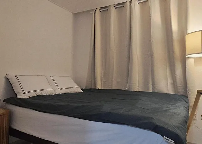 10-minutes From Station&gyeongbokgung, 2 Bed Rooms, 1 Workspace 아파트 *