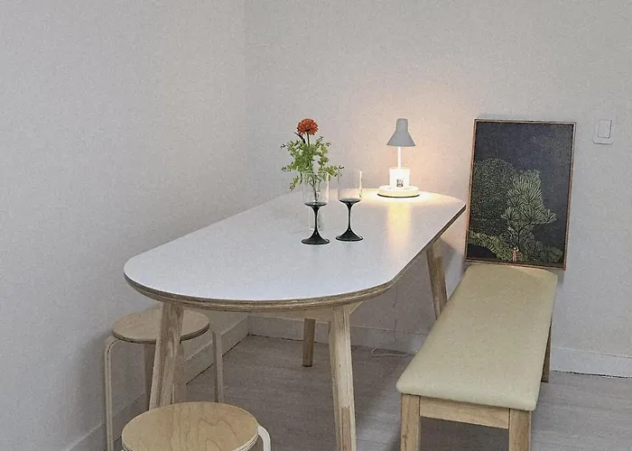 10-minutes From Station&gyeongbokgung, 2 Bed Rooms, 1 Workspace 아파트 서울특별시
