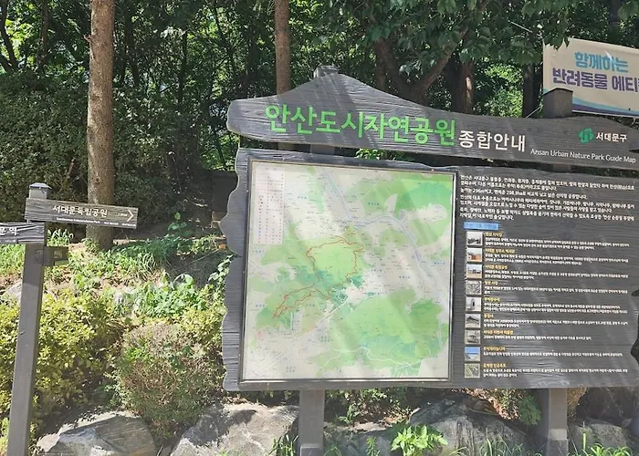 아파트 10-minutes From Station&gyeongbokgung, 2 Bed Rooms, 1 Workspace